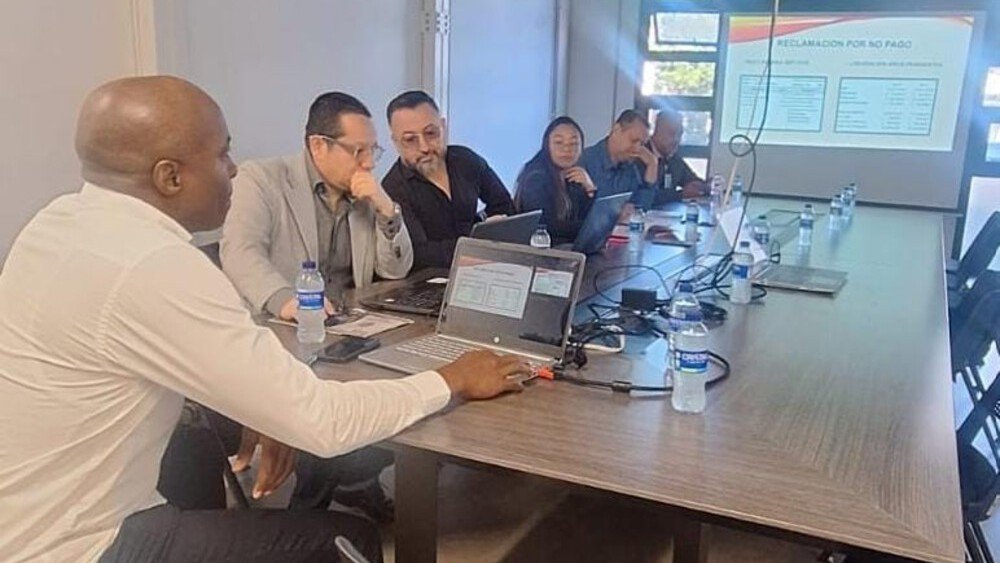 Equipo de trabajo planificando